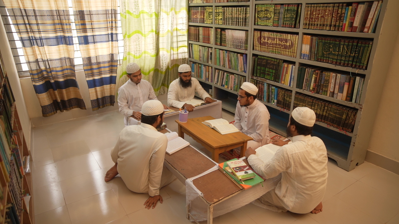 Madrasatul Ulomi Wal Hikam students