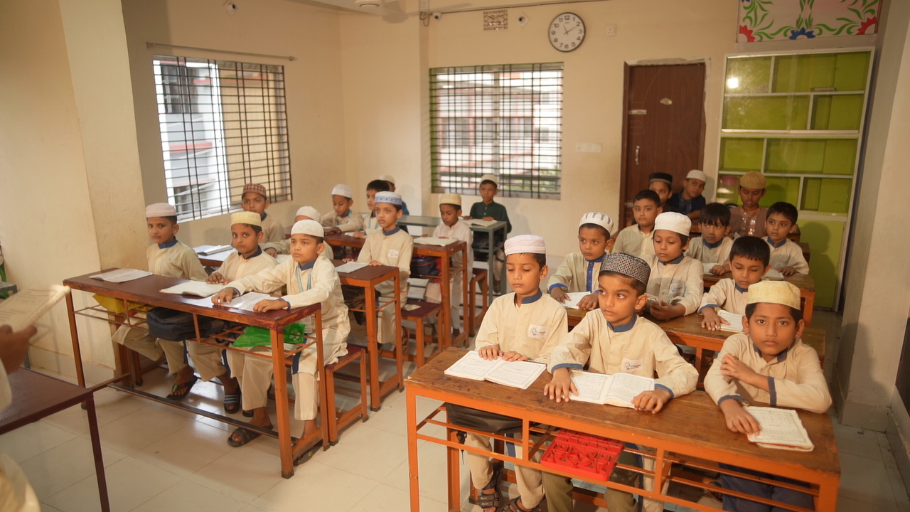 Noorani students learning Qur'an