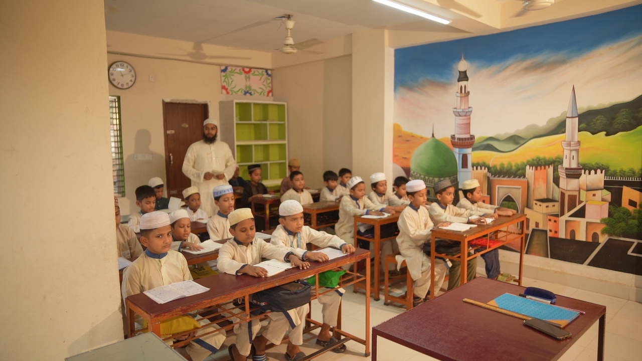 Students learning in Madrasatul Ulomi Wal Hikam