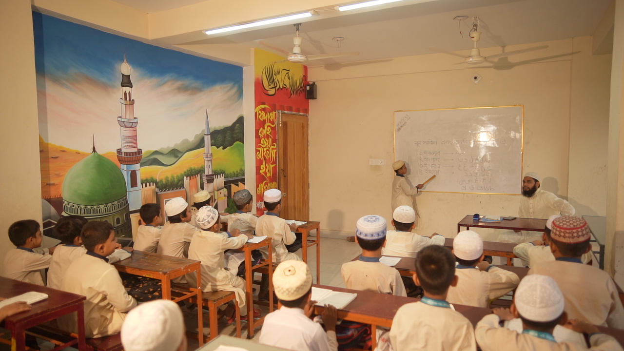 Madrasatul Ulomi Wal Hikam educational environment